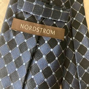 Boys necktie for ages 8-12. Great for your next special event - banquet or party